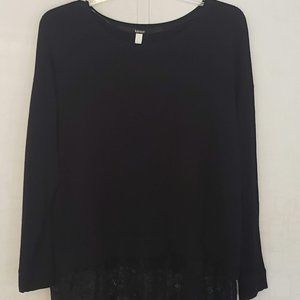 Women's black top In excellent condition
